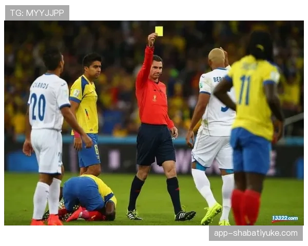 推人犯规判罚标准全解析，哪些动作容易被裁判判定违规？