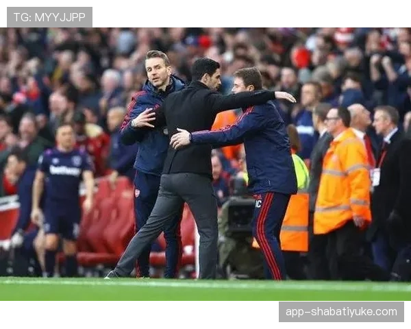 替补席外冲突如何判罚？规则拆解场外人员犯规处理逻辑