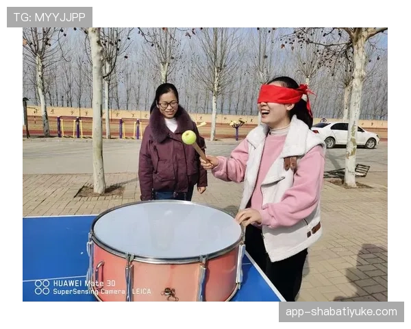 手抛球规则：何时算违例及正确执行方式