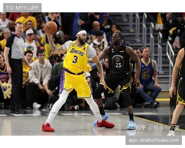 斯蒂芬·卡斯尔挡拆提升三分效率，拉开球队进攻空间